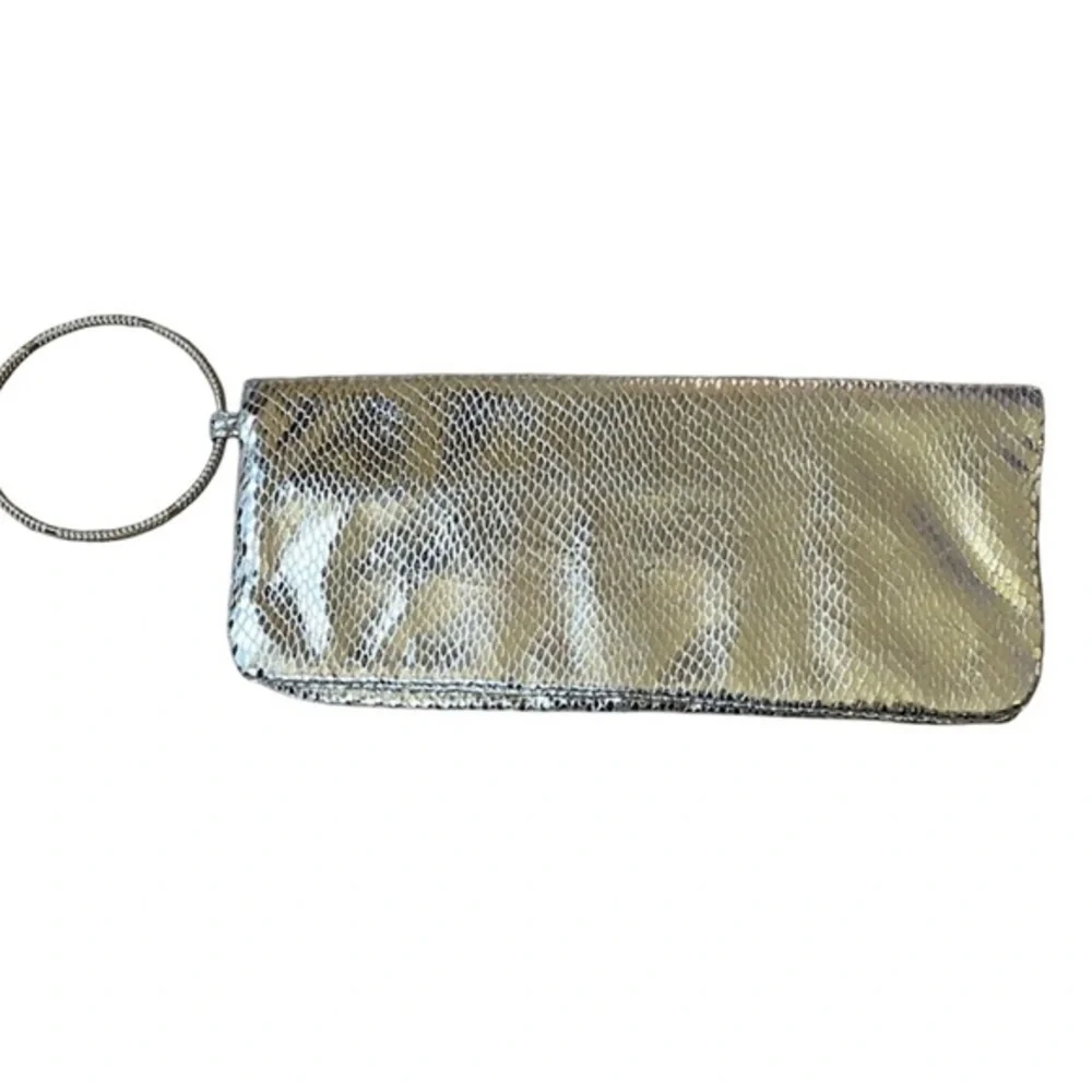 Sliver shiny snake Clutch w/round decorative bracelet handle, 3 interior pockets